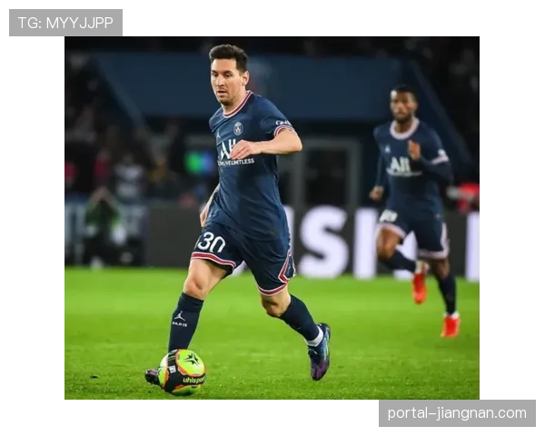 青岛西海岸定位球混战制胜 戴维森第82分钟挑射完成绝杀